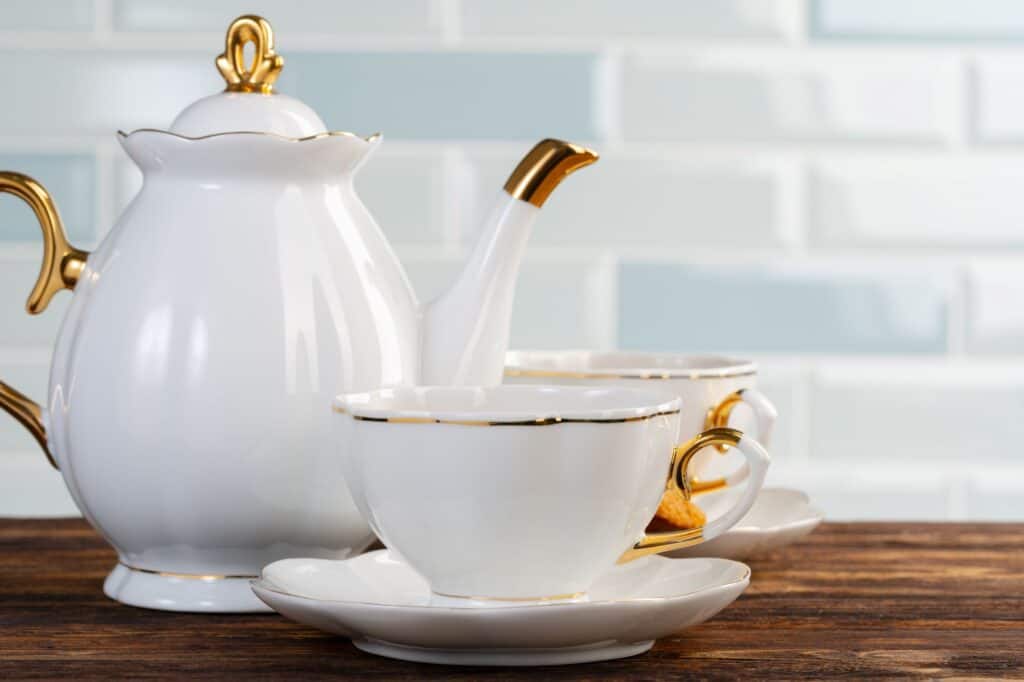 Porcelain dishware for tea