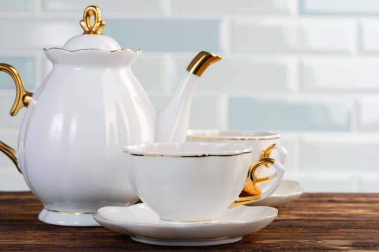 Porcelain dishware for tea