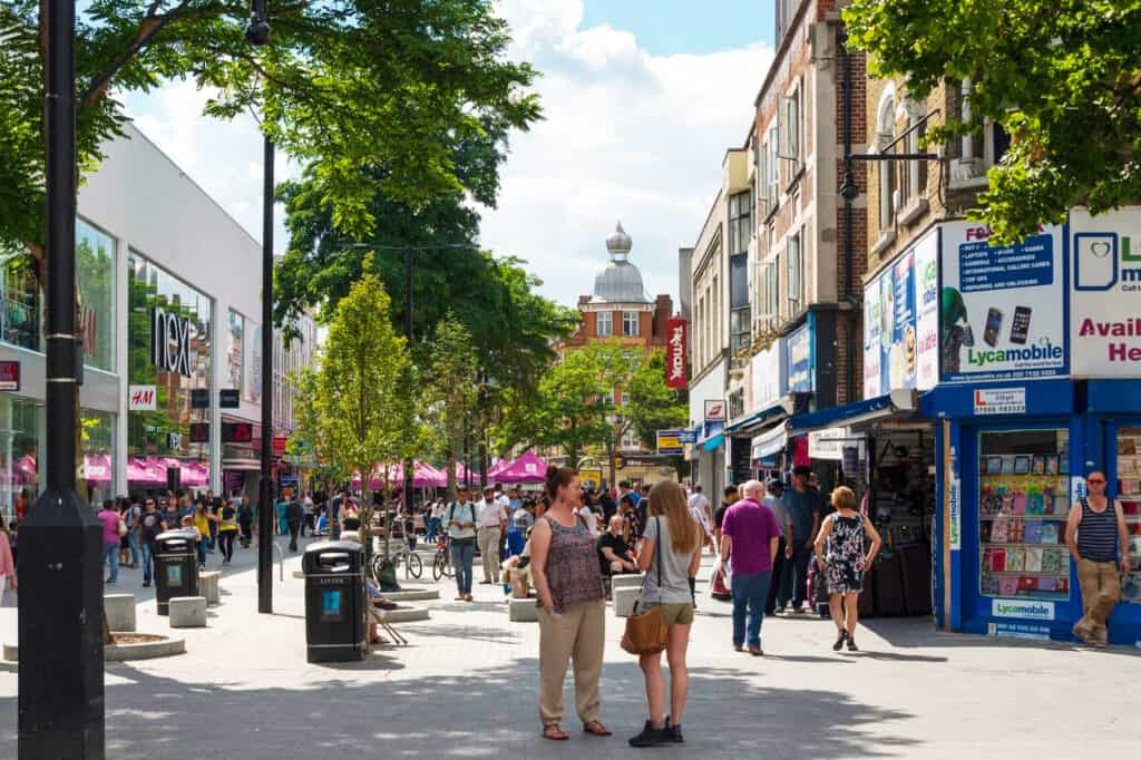 people shopping in hounslow high street